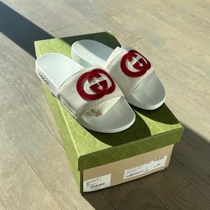 Gucci White & Res Leather men’s size 6 sandals *NIB*